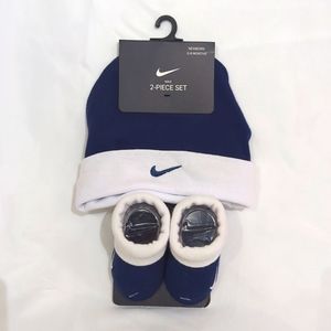 Nike 2 piece Infant hat and socks